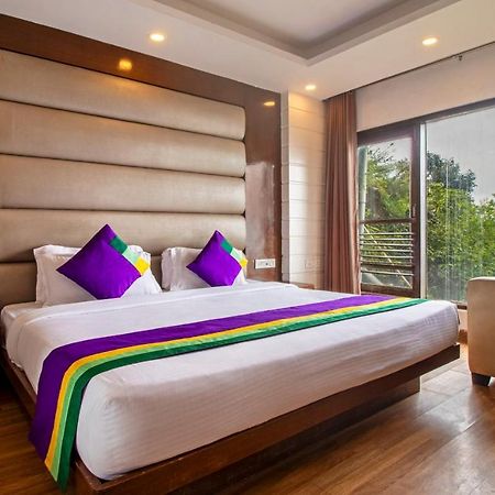 Treebo Premium Queen Of Hills Near Mall Road Мусори Екстериор снимка