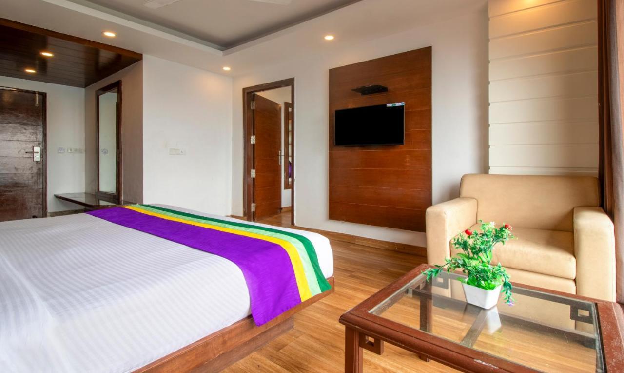 Treebo Premium Queen Of Hills Near Mall Road Мусори Екстериор снимка