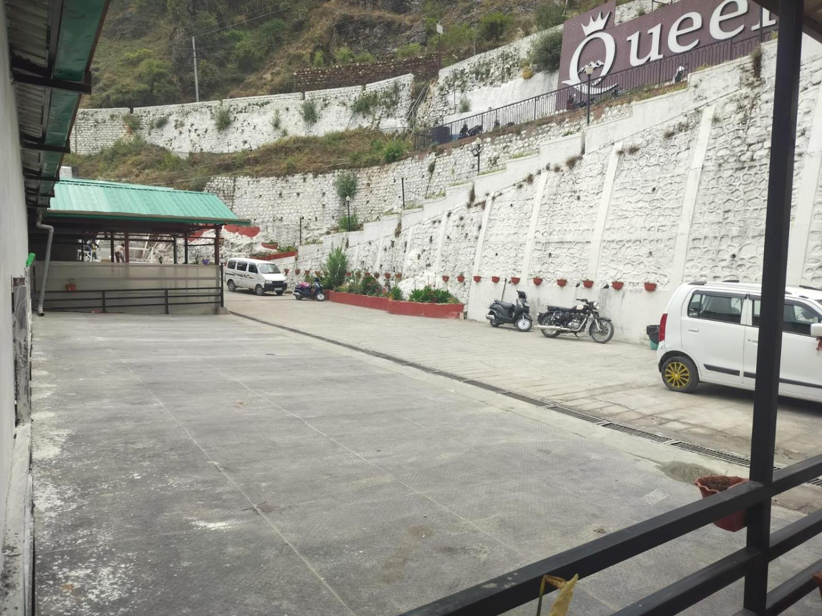 Treebo Premium Queen Of Hills Near Mall Road Мусори Екстериор снимка